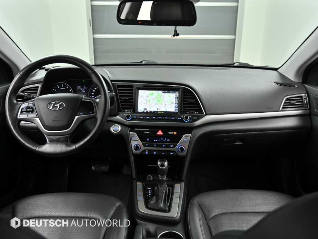 HYUNDAI Avante - Vista 7