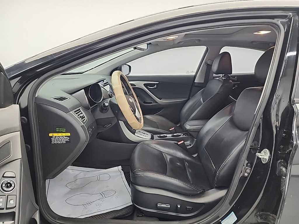 HYUNDAI Avante - Vista 11