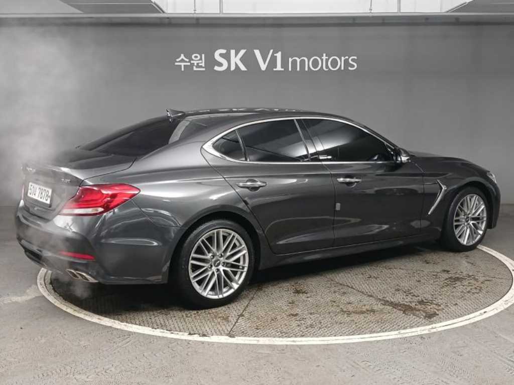 Genesis G70 - Vista 4