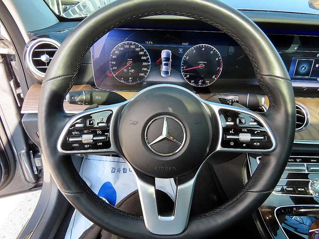 Mercedes Benz E class - Vista 8