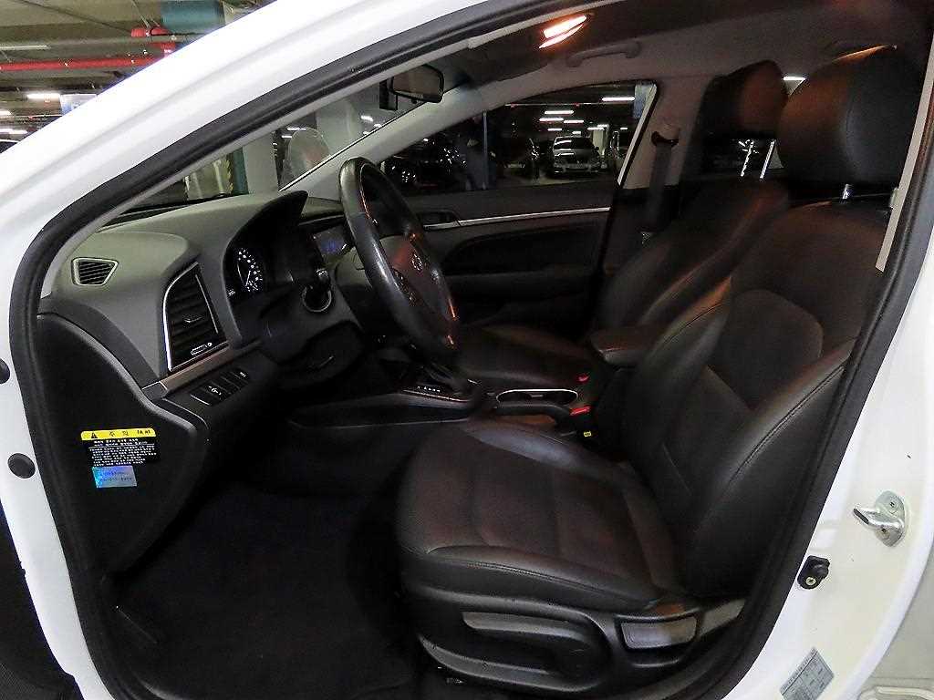 HYUNDAI Avante - Vista 6