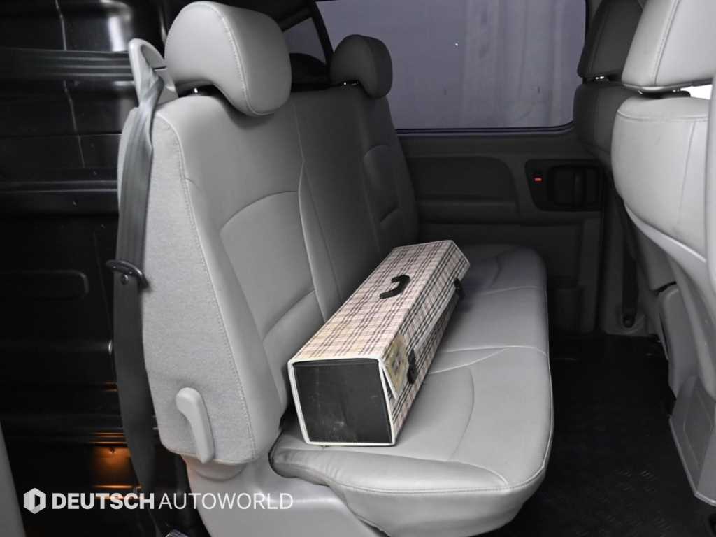 HYUNDAI Starex - Vista 12