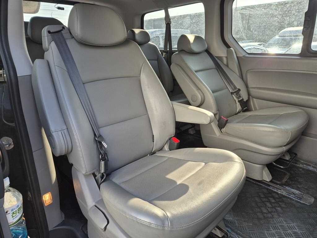 HYUNDAI Starex - Vista 6