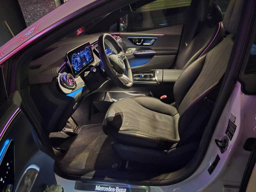 Mercedes Benz EQE - Vista 5