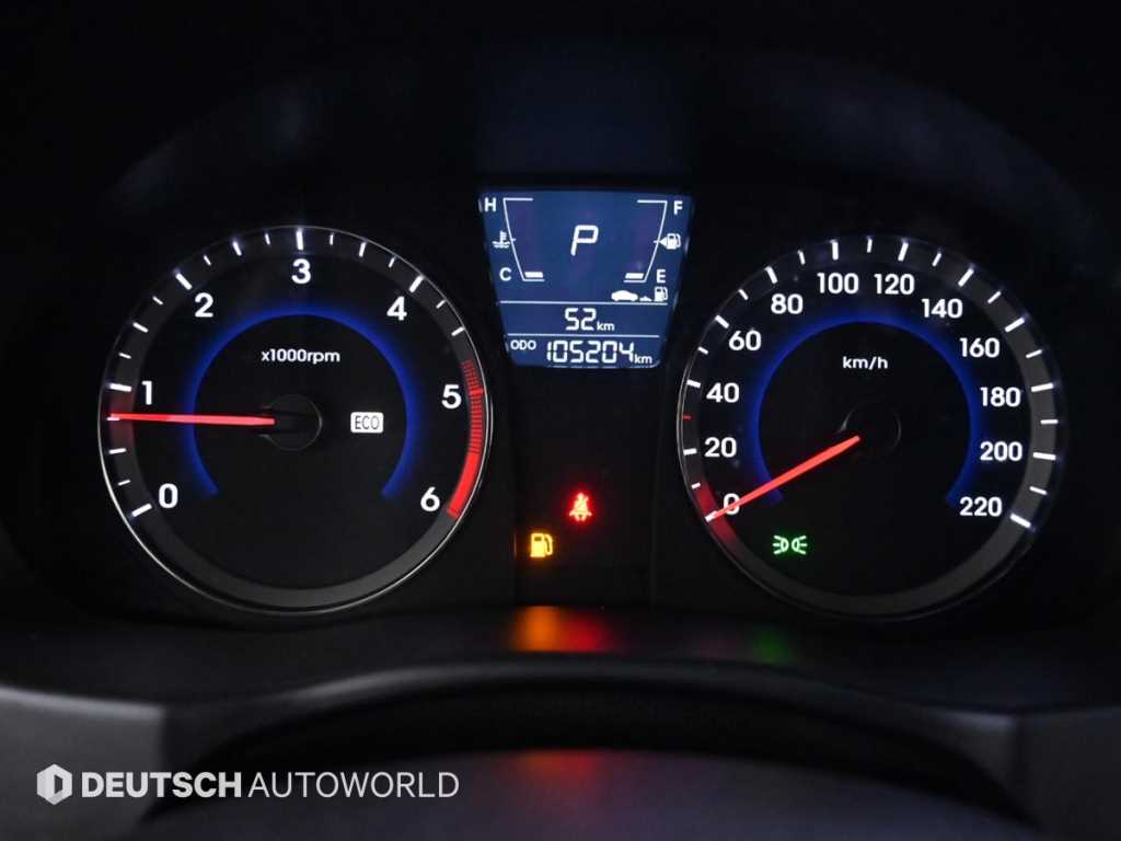 HYUNDAI Accent - Vista 8