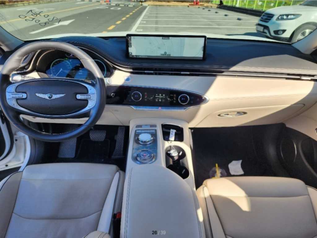 Genesis GV70 - Vista 8