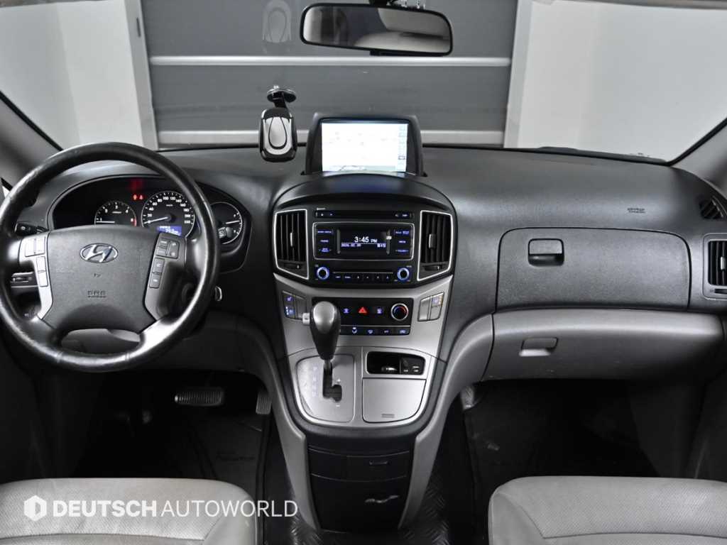 HYUNDAI Starex - Vista 7