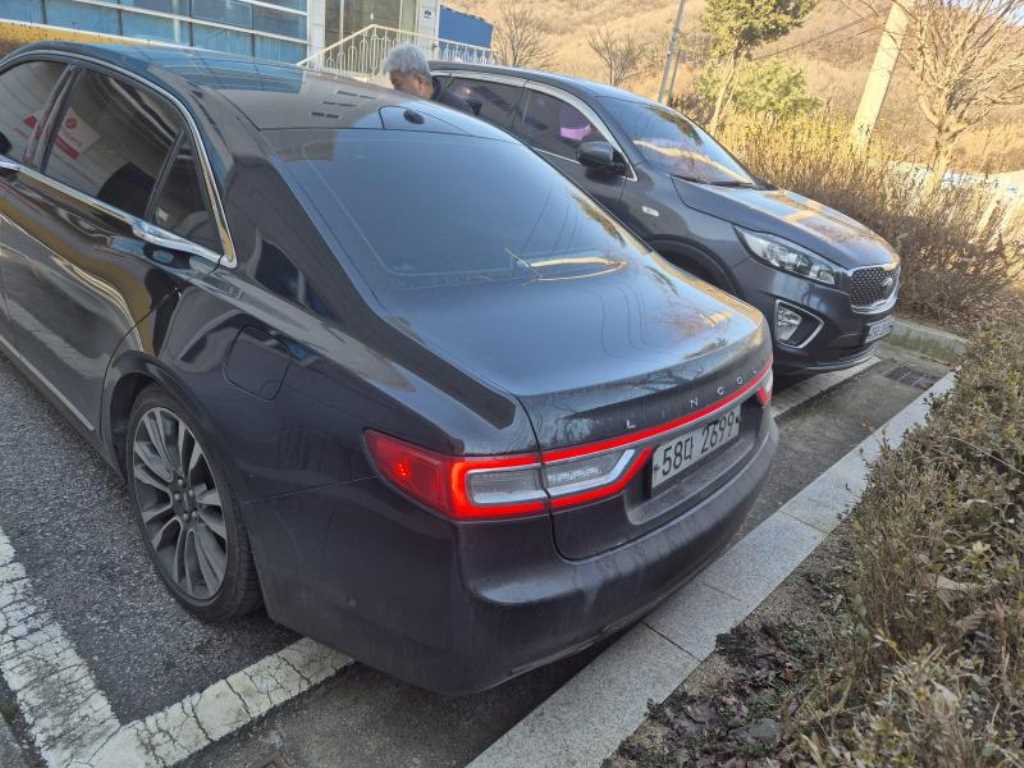 Lincoln Continental - Vista 5