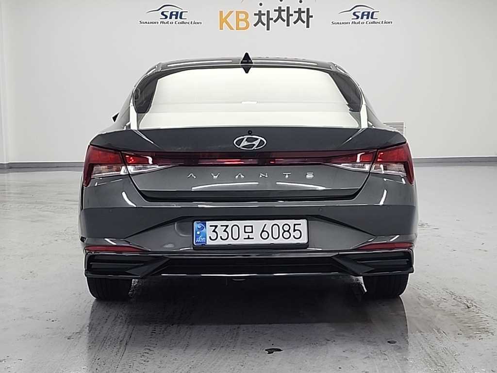 HYUNDAI Avante - Vista 3
