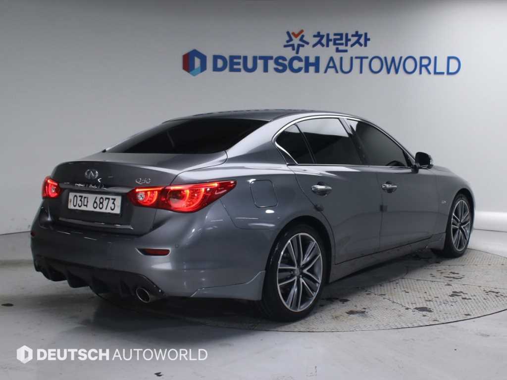 Infiniti Q - Vista 2