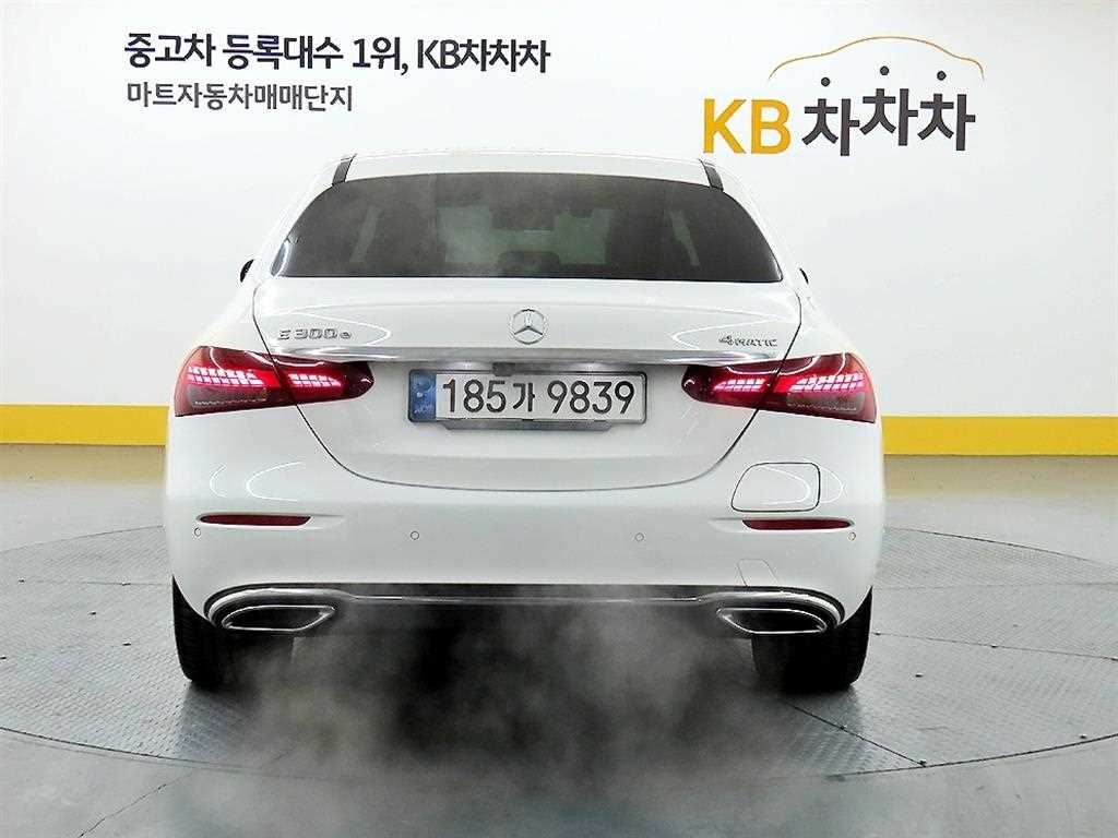 Mercedes Benz E class - Vista 3