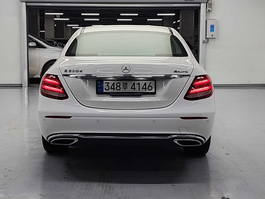 Mercedes Benz E class - Vista 3