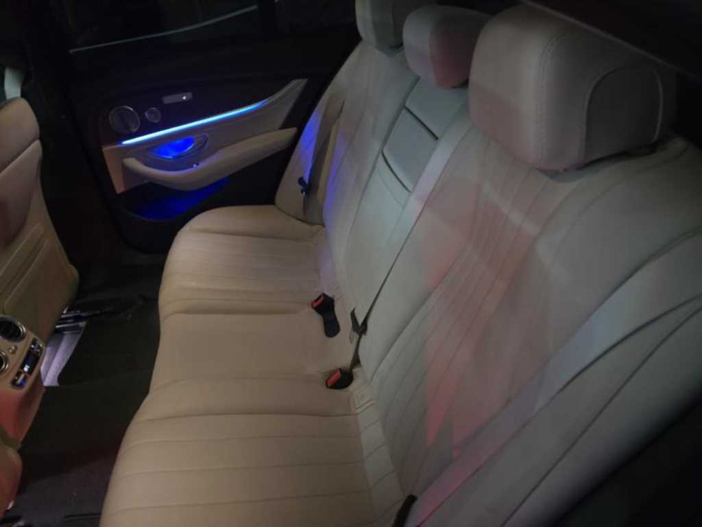 Mercedes Benz E class - Vista 5