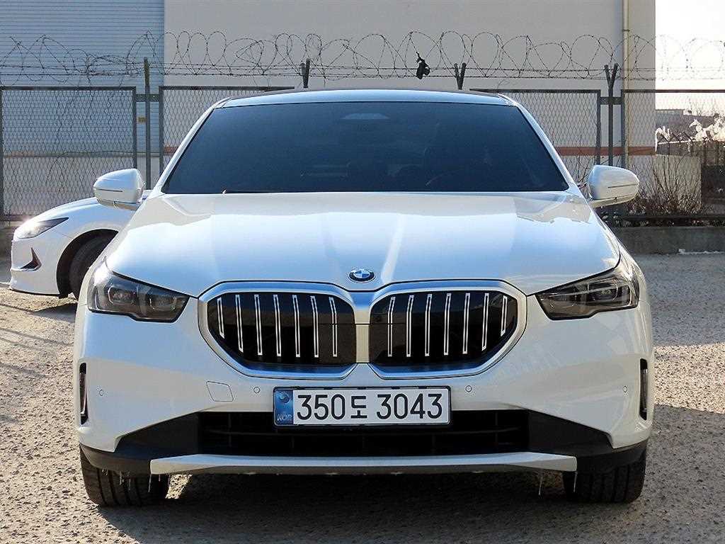 BMW 5 Series 2025 Blanco - Importación desde Corea - HF Imports Iquique - Foto 1