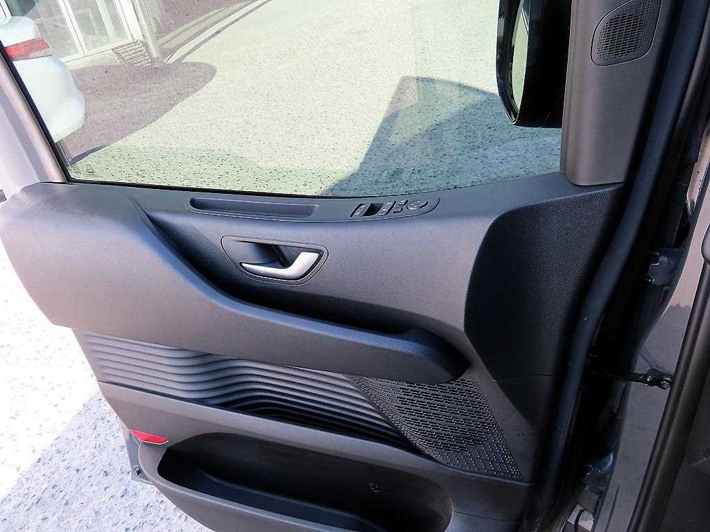 HYUNDAI Staria - Vista 11