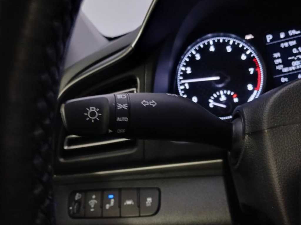 HYUNDAI Avante - Vista 10