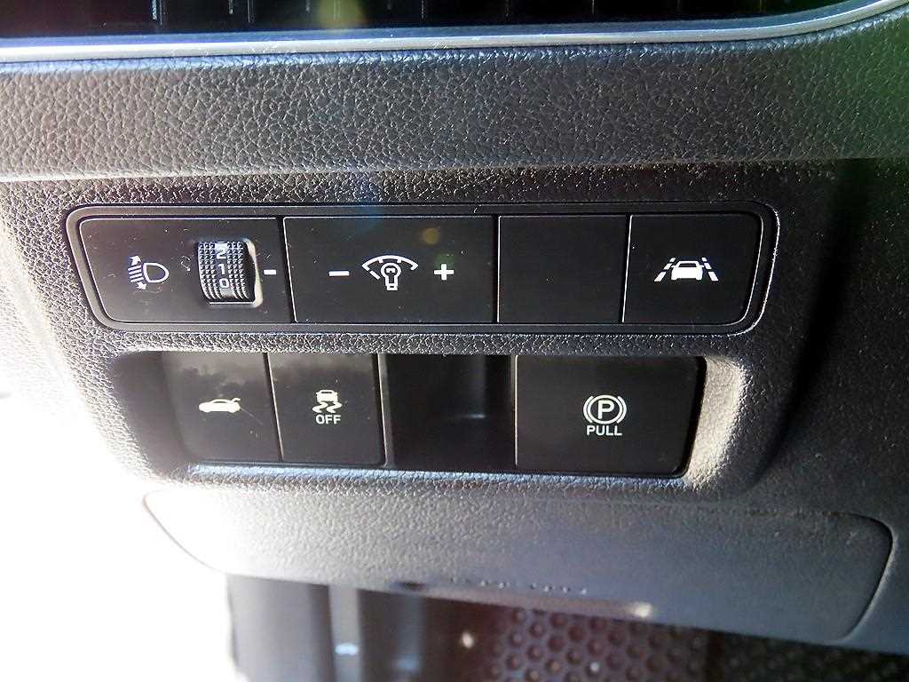 HYUNDAI Sonata - Vista 12