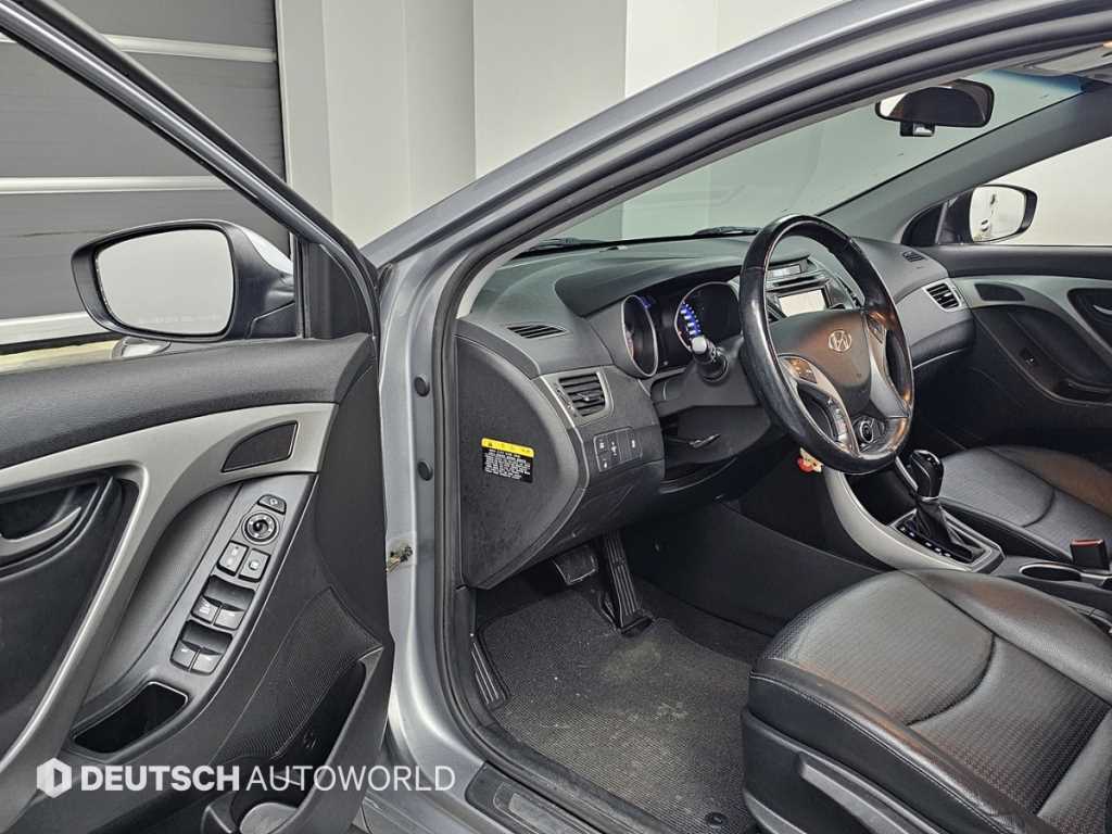 HYUNDAI Avante - Vista 11