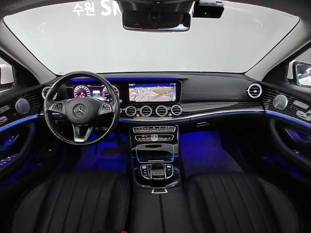 Mercedes Benz E class - Vista 6