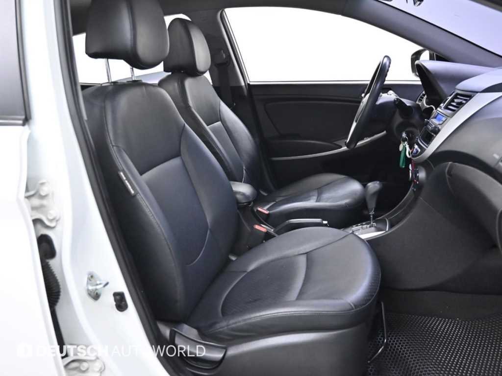 HYUNDAI Accent - Vista 10