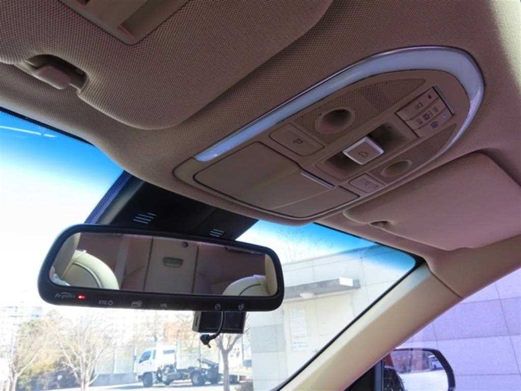 HYUNDAI Genesis - Vista 10