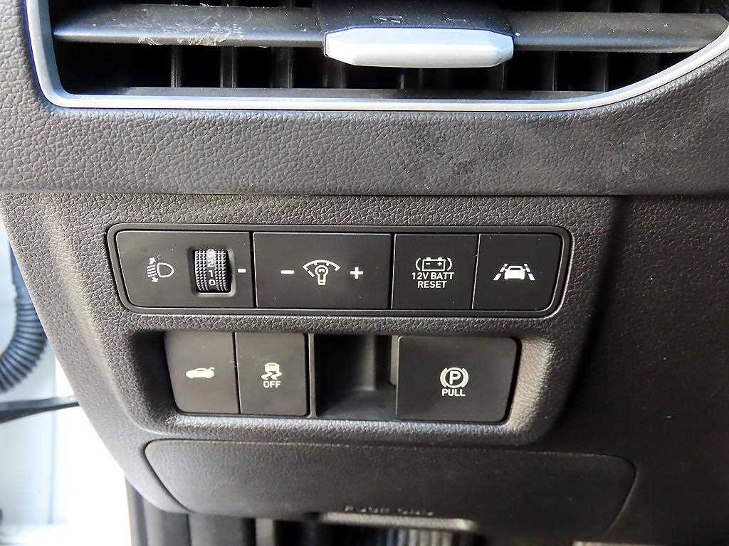 HYUNDAI Sonata - Vista 12