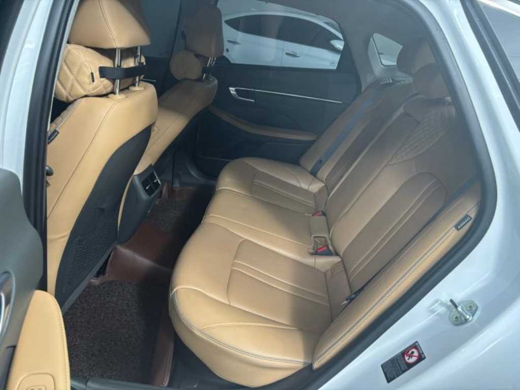 HYUNDAI Sonata - Vista 8