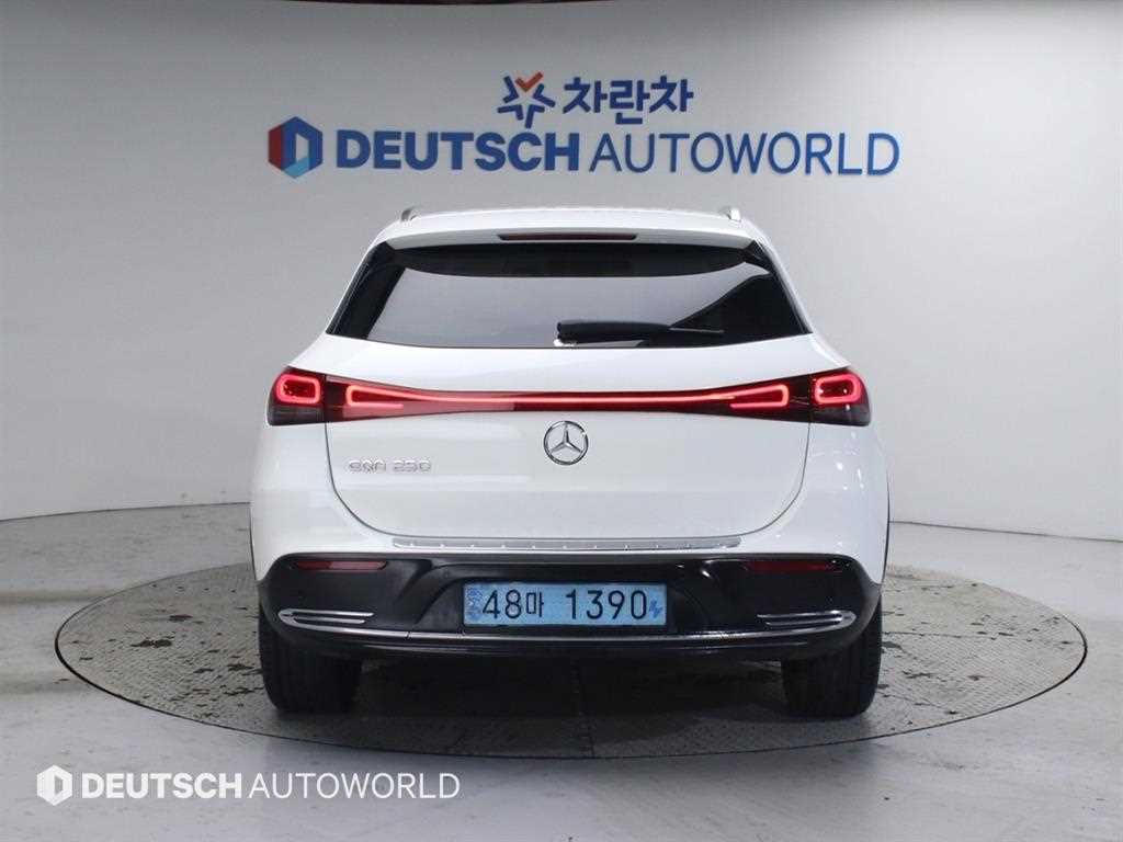 Mercedes Benz EQA - Vista 4