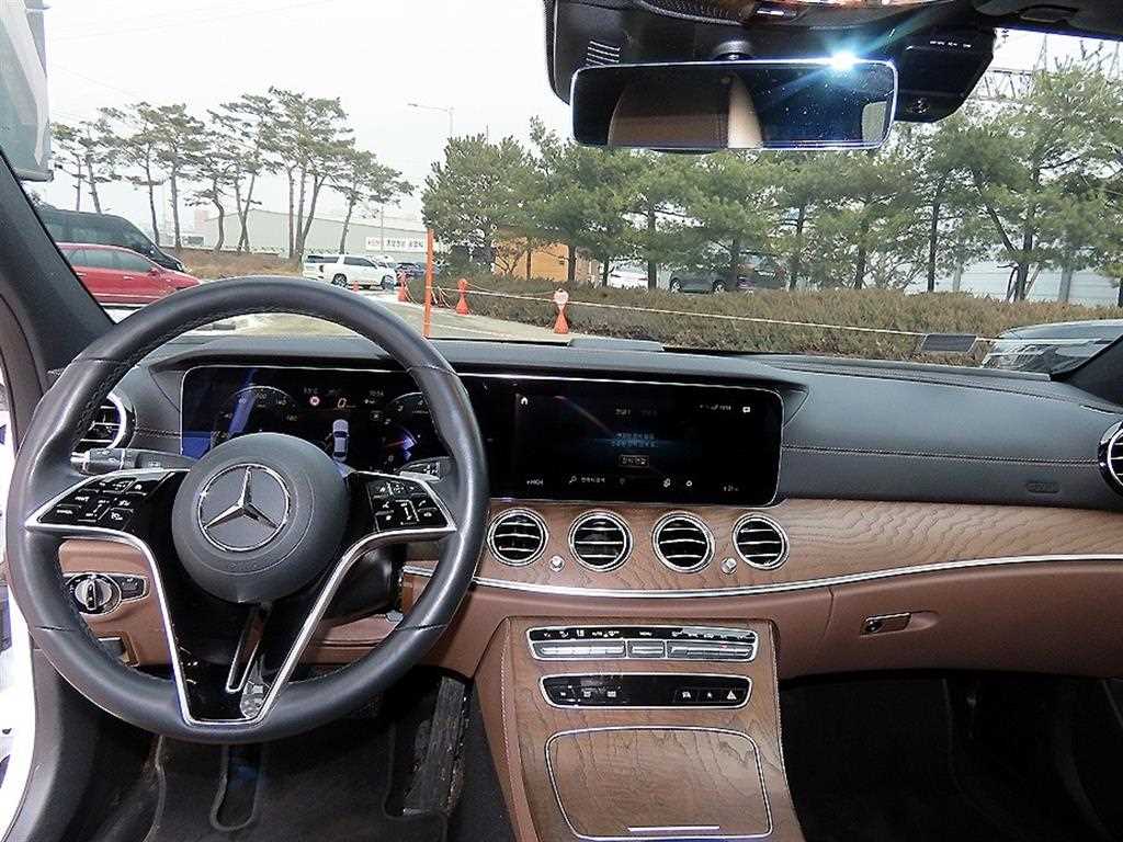 Mercedes Benz E class - Vista 7