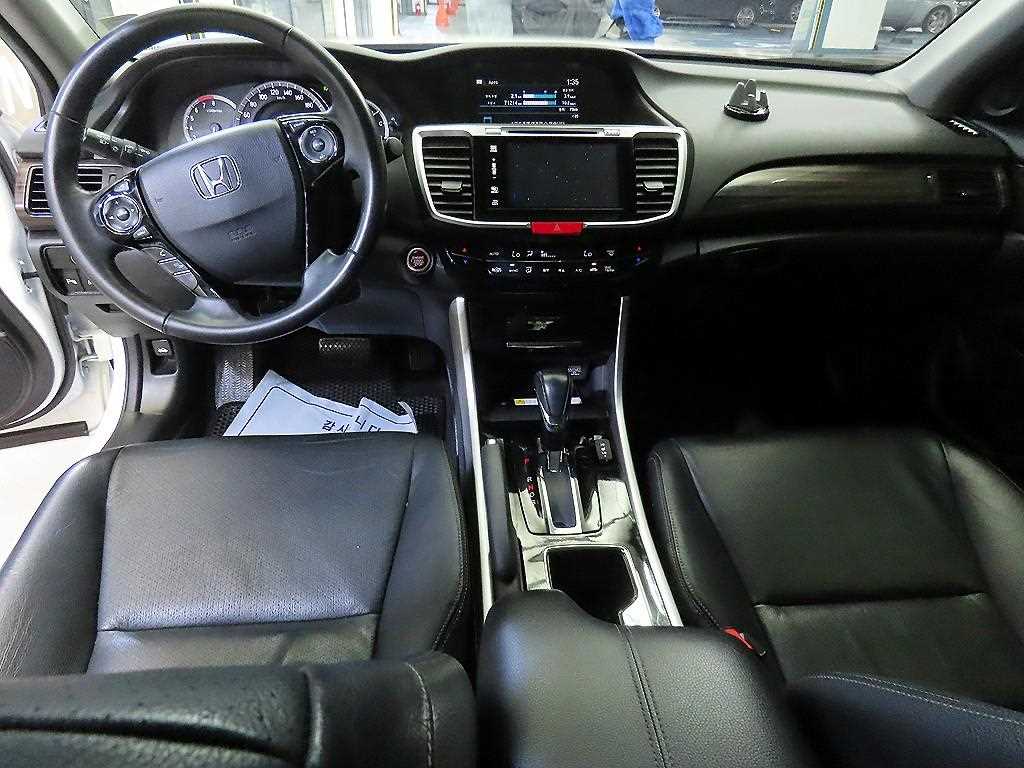 Honda Accord - Vista 10