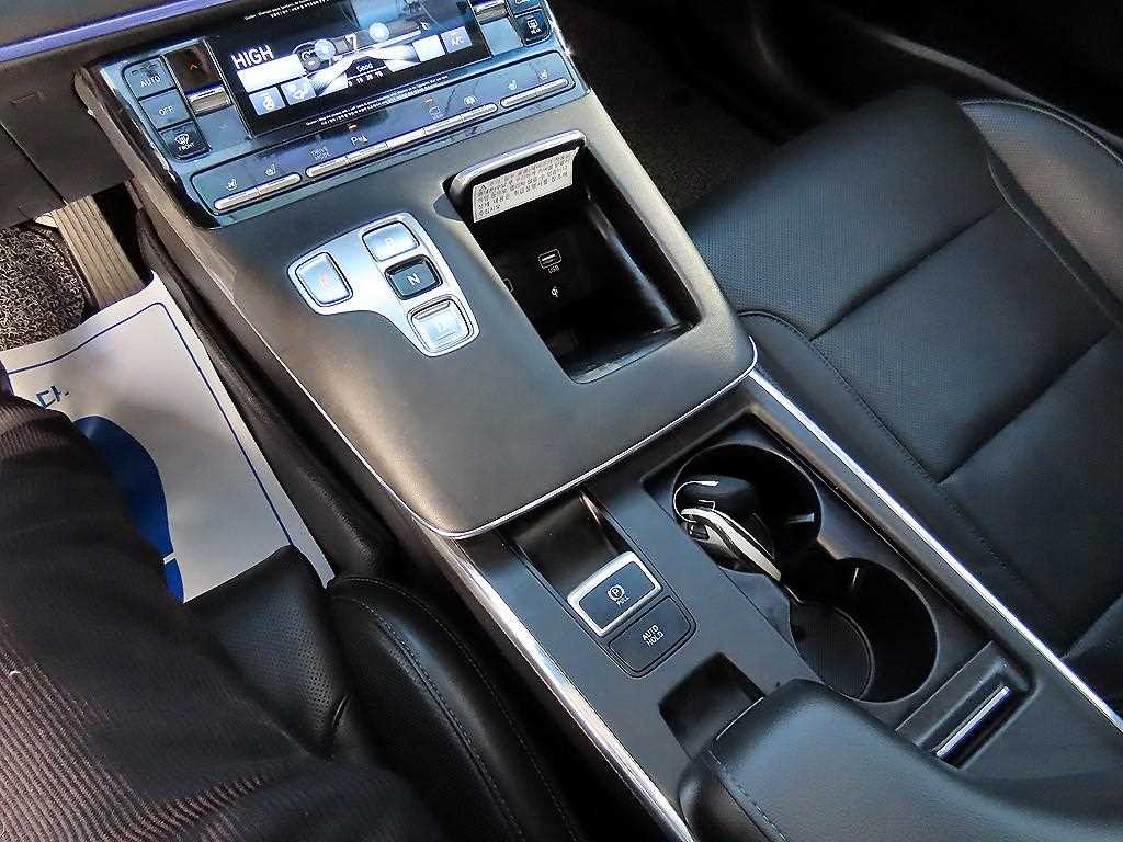 HYUNDAI Grandeur - Vista 10