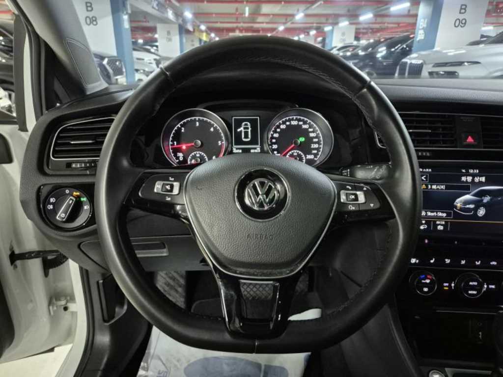 Volkswagen Golf - Vista 12