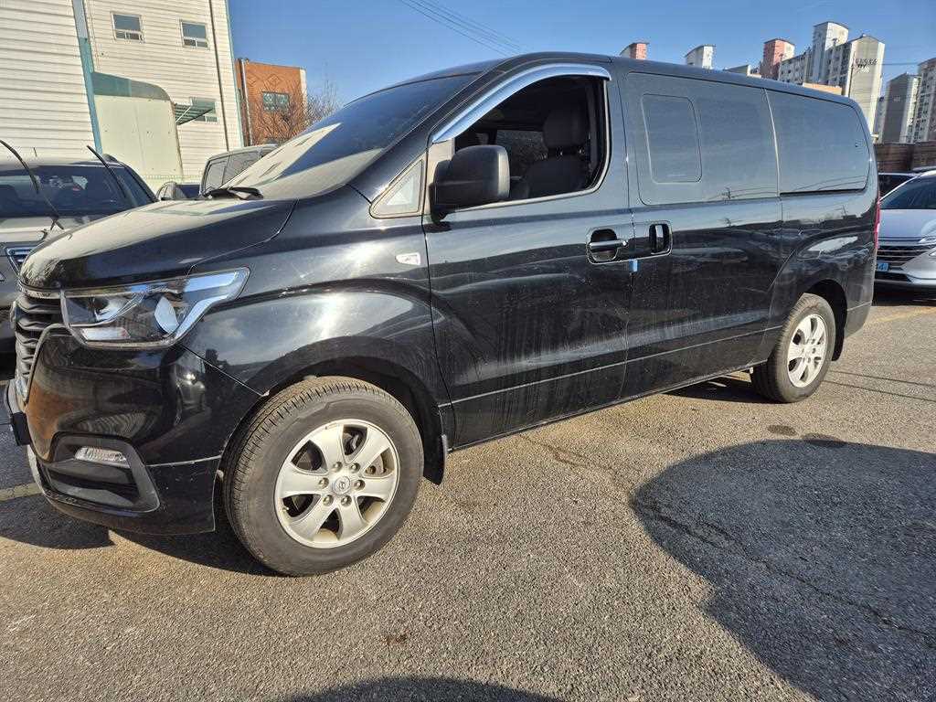 HYUNDAI Starex - Vista 2