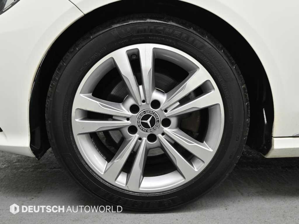 Mercedes Benz E class - Vista 5