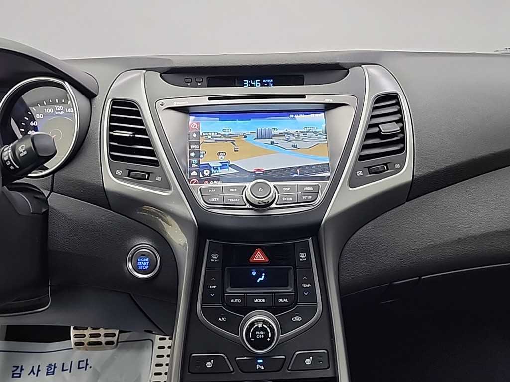 HYUNDAI Avante - Vista 10