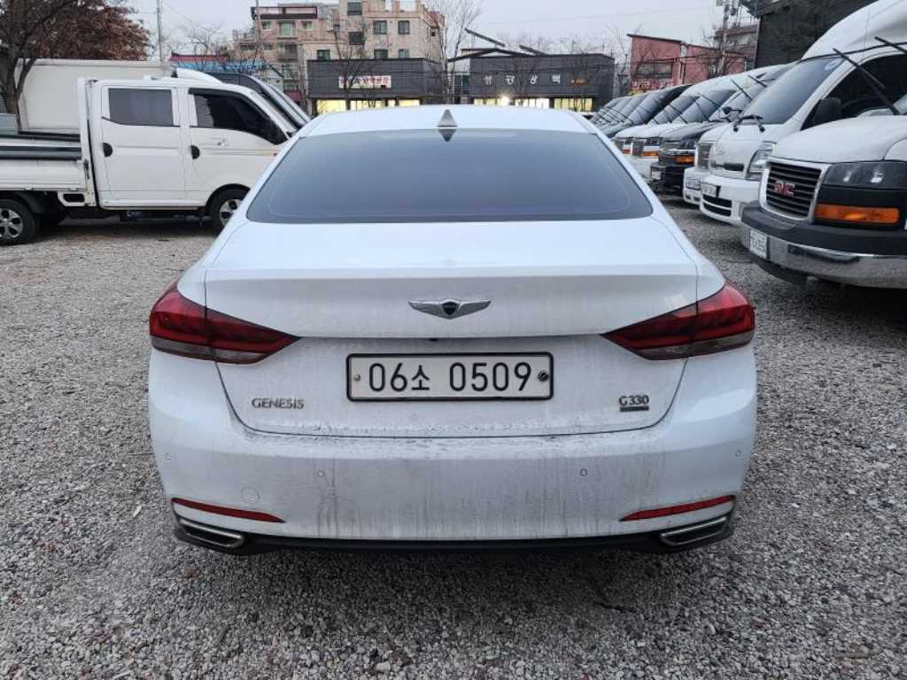 HYUNDAI Genesis - Vista 5