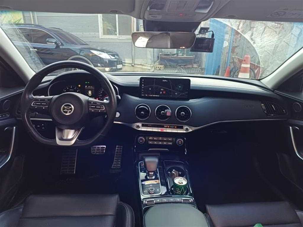 KIA Stinger - Vista 8