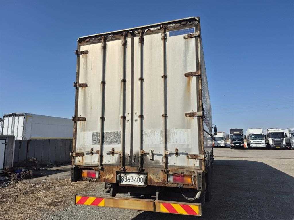 medium and large cargo truck - Vista 5