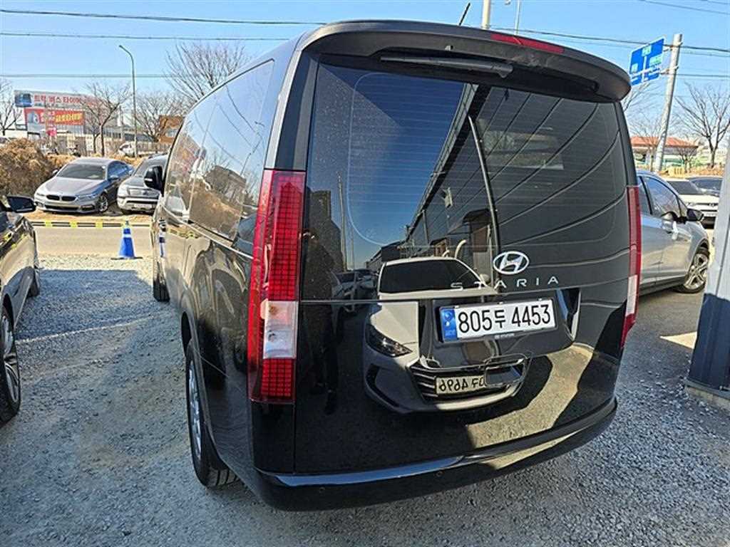 HYUNDAI Staria - Vista 4