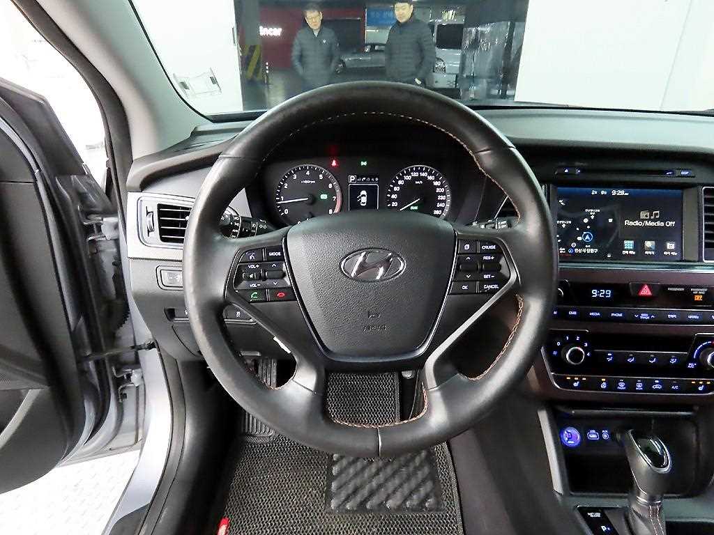 HYUNDAI Sonata - Vista 9