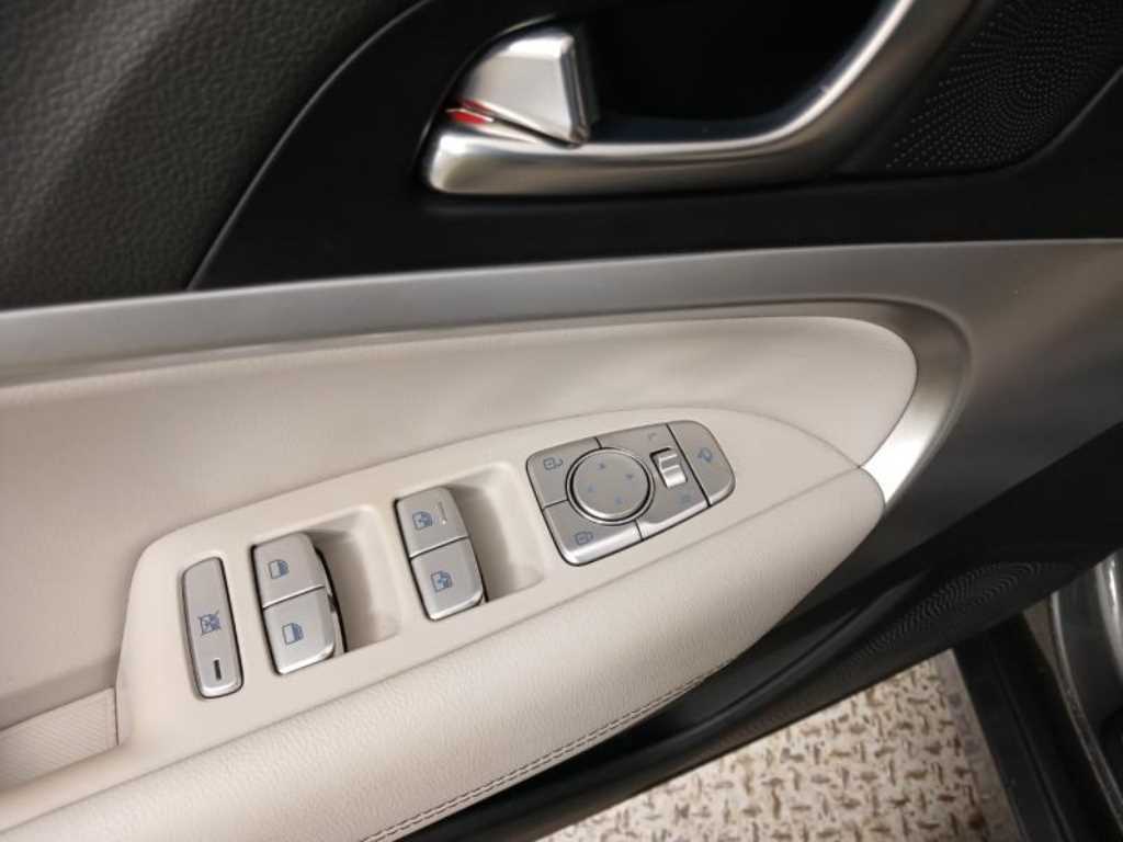 Genesis G70 - Vista 9