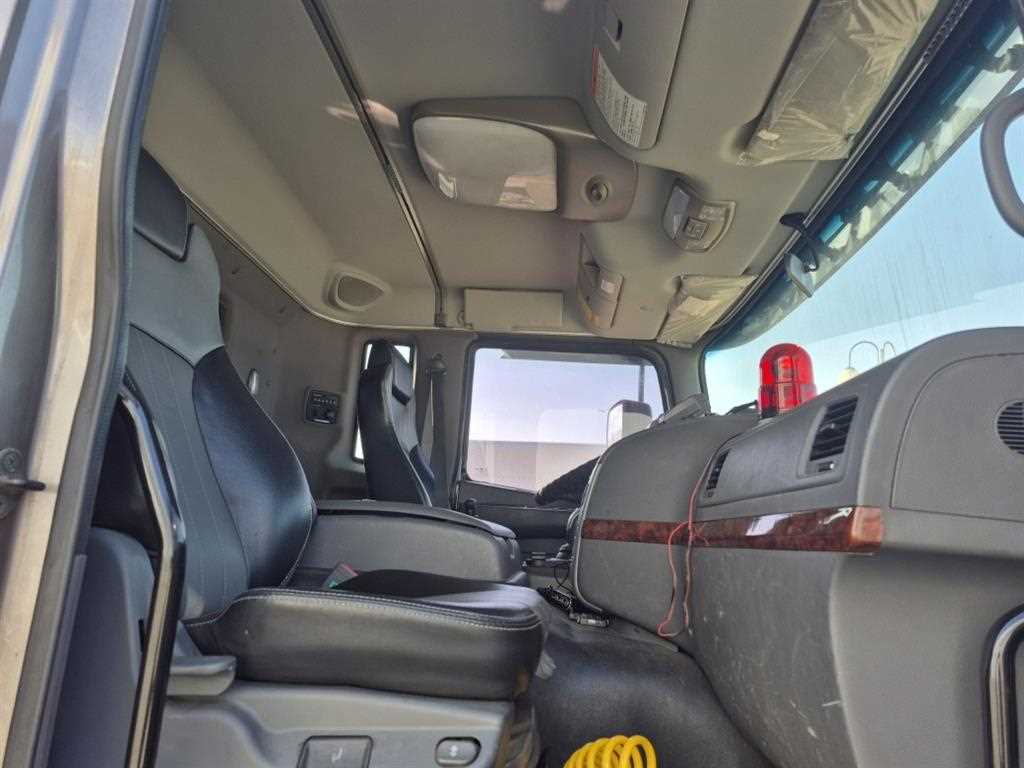 medium and large cargo truck - Vista 11