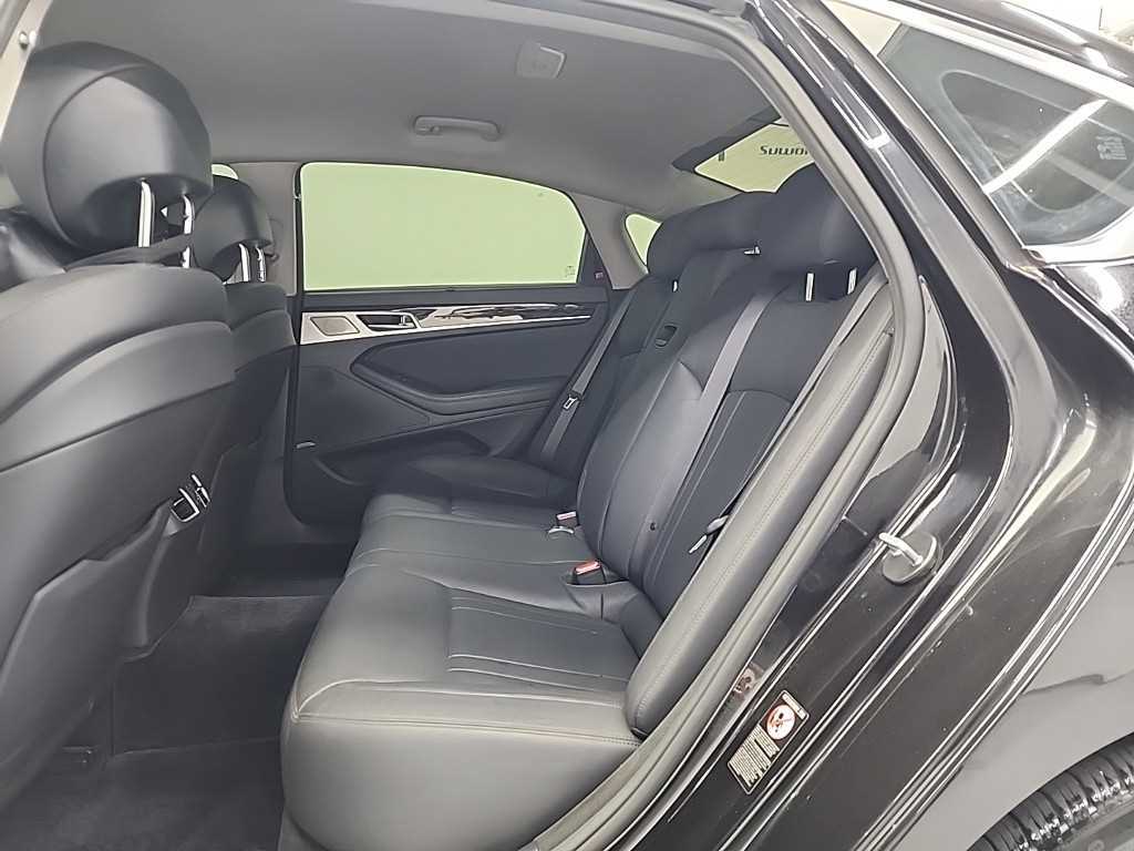 Genesis G80 - Vista 12