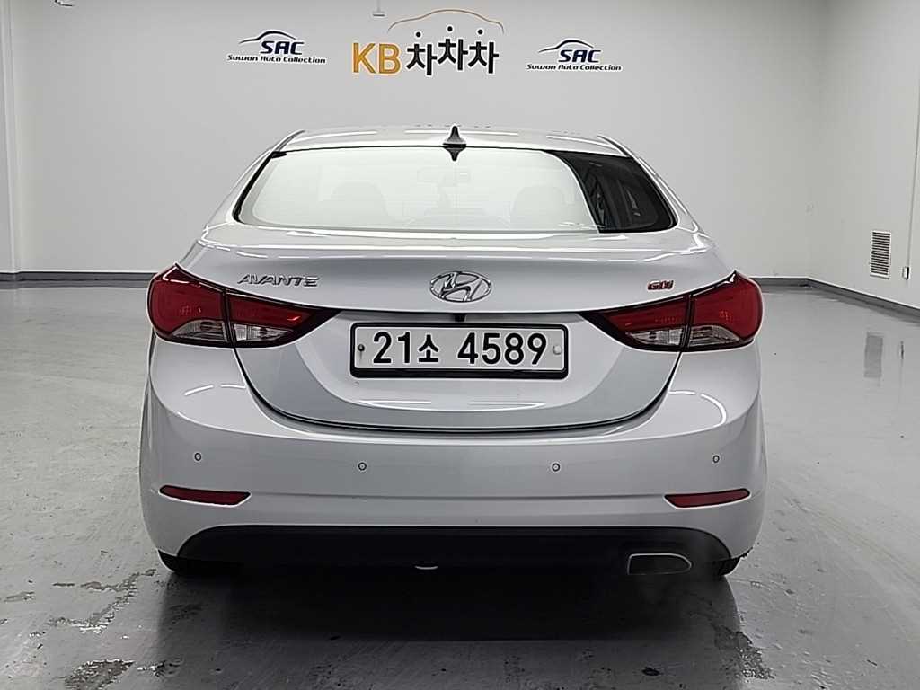 HYUNDAI Avante - Vista 3