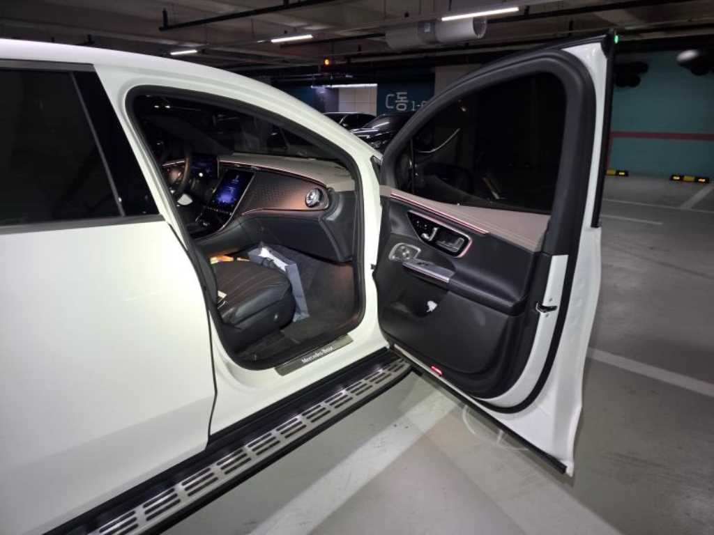 Mercedes Benz EQE - Vista 7