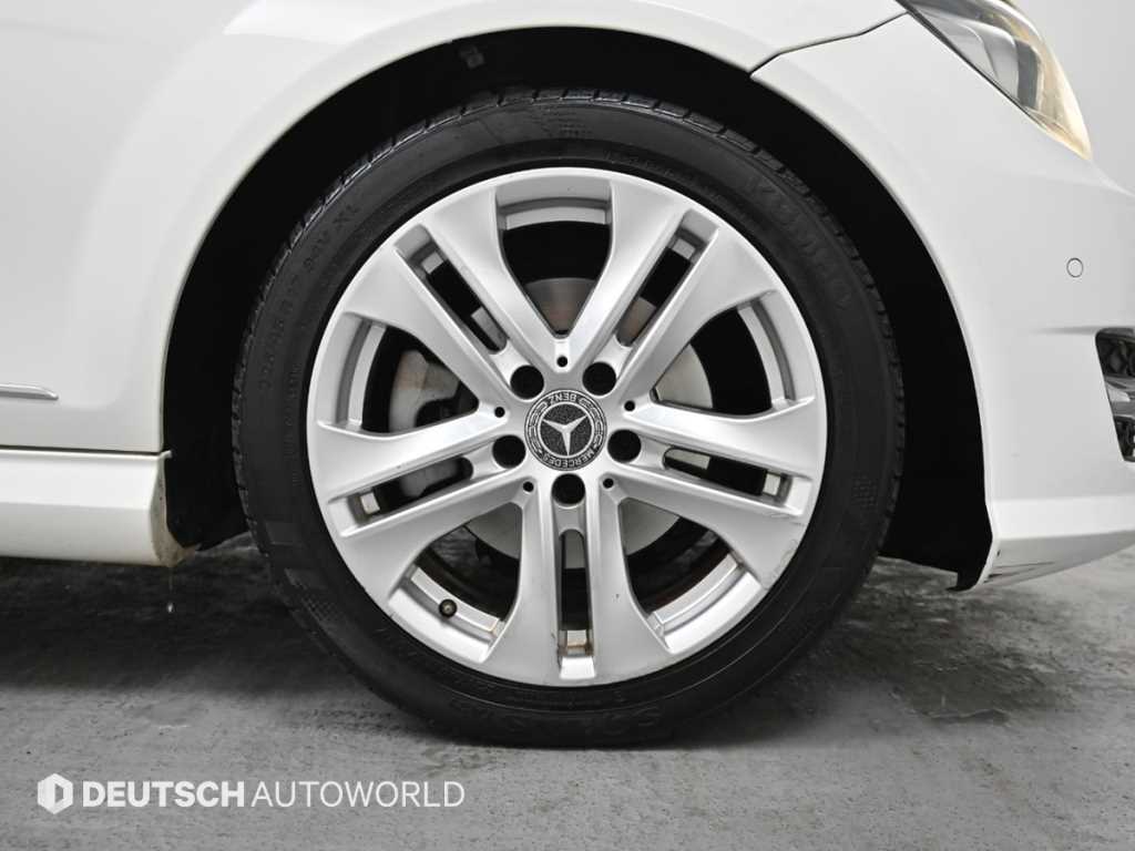 Mercedes Benz C Class - Vista 5