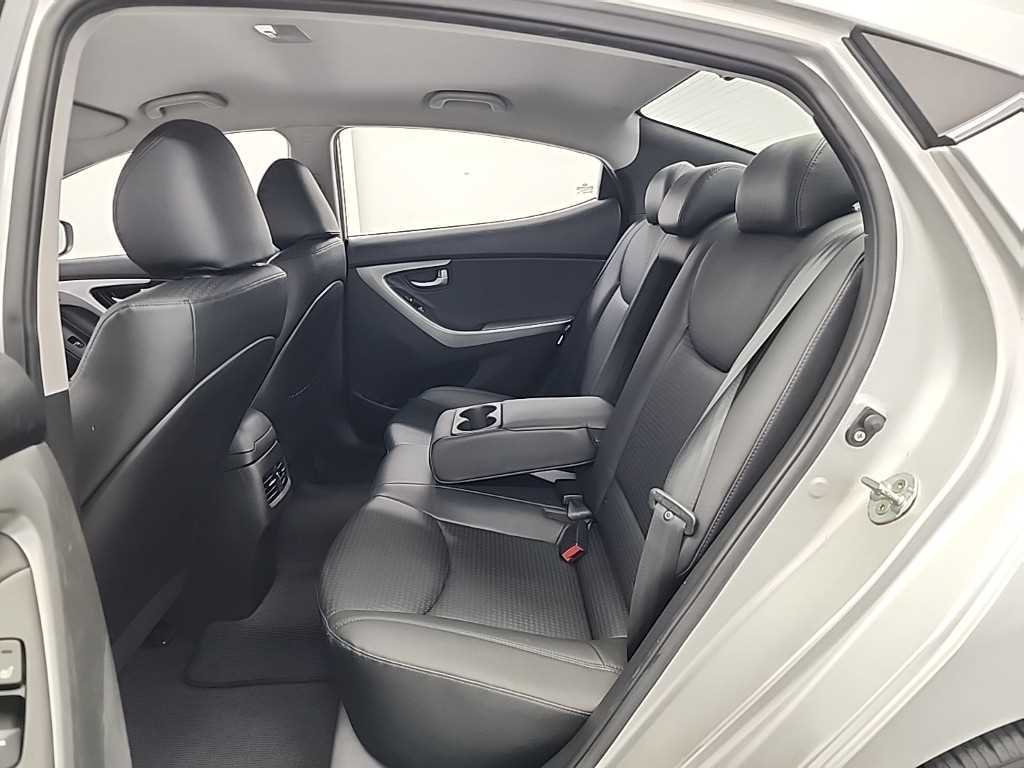 HYUNDAI Avante - Vista 12