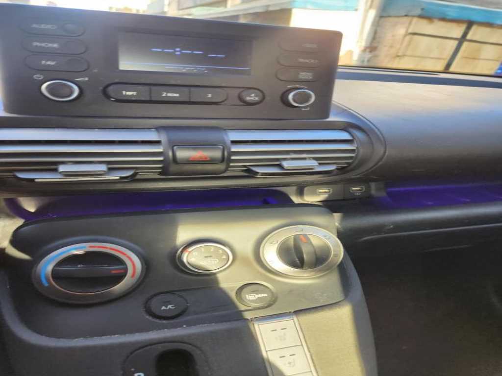 HYUNDAI Casper - Vista 9