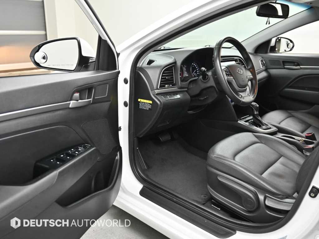 HYUNDAI Avante - Vista 11