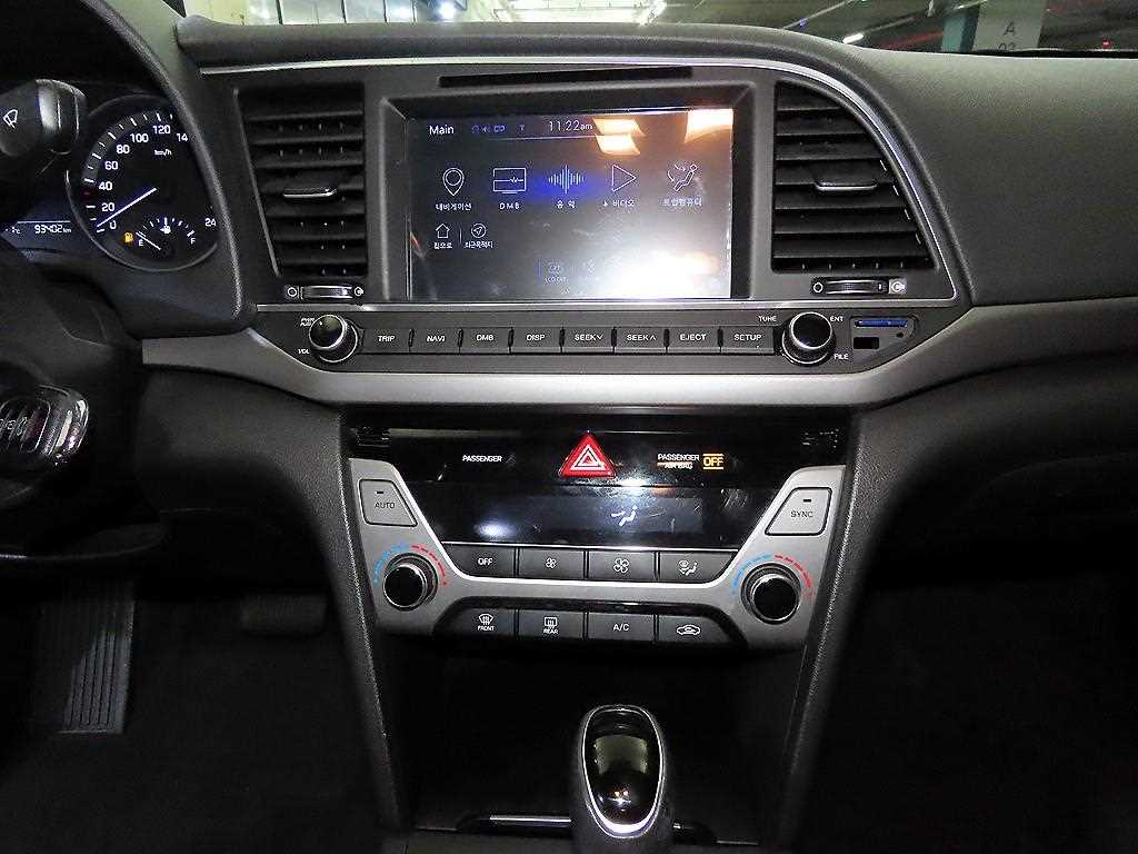 HYUNDAI Avante - Vista 11